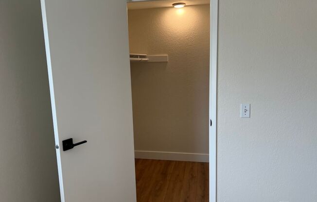 2 beds, 1 bath, 995 sqft, $2,500, Unit 4