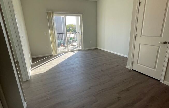 1 bed, 1 bath, 670 sqft, $929, Unit 1140-207