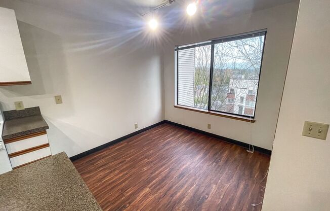 2 beds, 2 baths, 900 sqft, $2,695, Unit 210