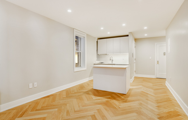 Studio, 1 bath, 394 sqft, $3,850, Unit 2R