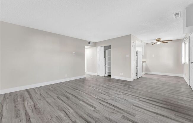 2 beds, 1 bath, 860 sqft, $1,645, Unit 40B
