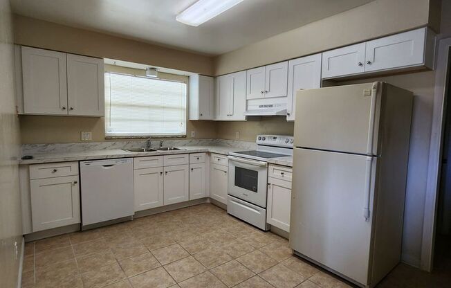 Newly renovated Charming duplex  2bed/ 2 bath!