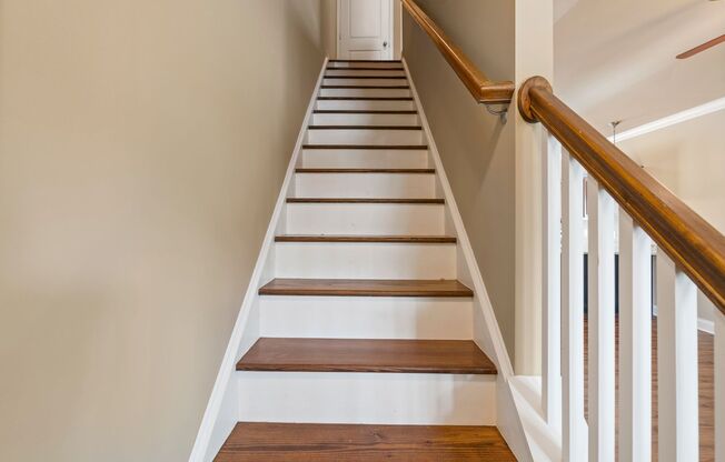 2 beds, 2.5 baths, 1,115 sqft, $985, Unit 62