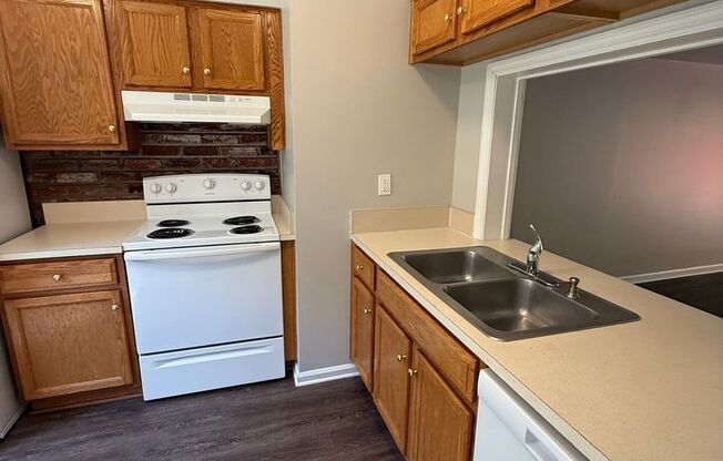 2 beds, 1 bath, 910 sqft, $1,820, Unit 52OH-10
