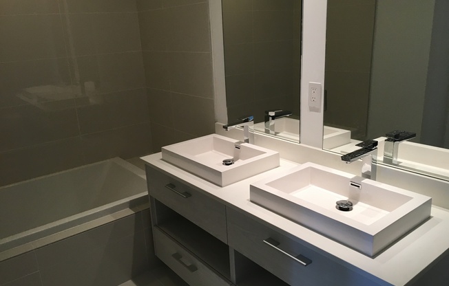 1 bed, 2 baths, $3,900, Unit Unit #1104