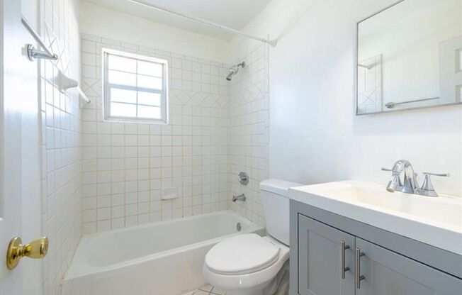 2 beds, 1 bath, 950 sqft, $1,295, Unit 10