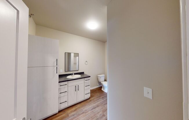 1 bed, 1 bath, 738 sqft, $920