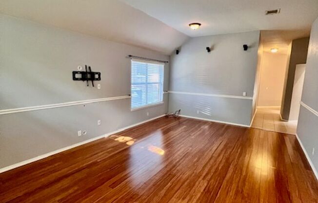 Steeds Crossing / One Story / 3 bedrooms, 2 bath, 2 living / Pflugerville ISD
