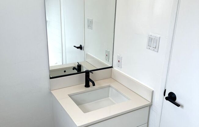 1 bed, 1 bath, 550 sqft, $1,825, Unit 10