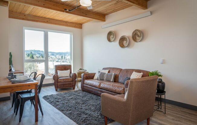 2 beds, 1 bath, 746 sqft, $1,599, Unit 316
