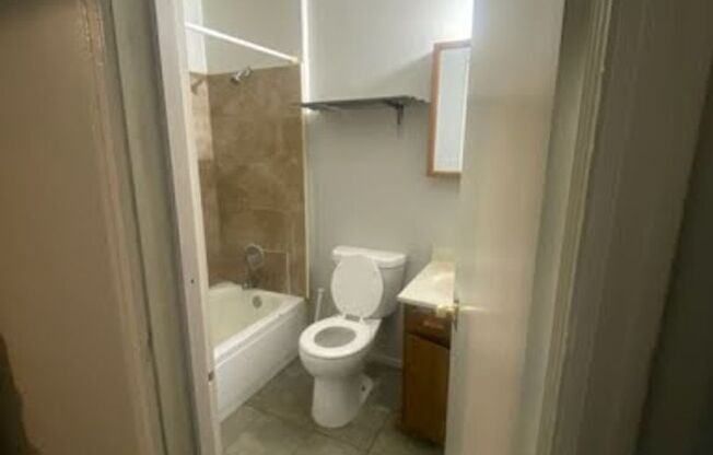 828 W Windlake Ave.