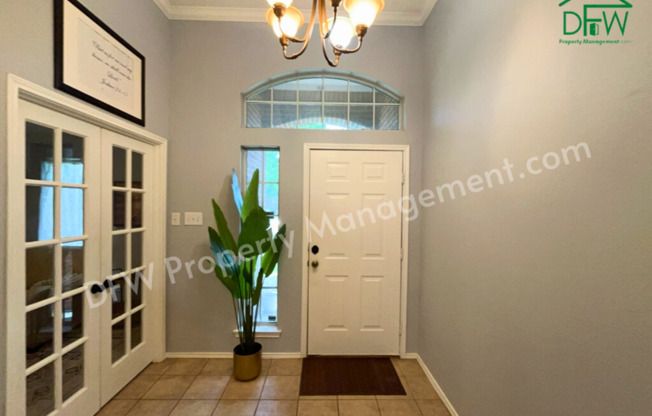 Spacious 3-Bed Home in Garland ISD – Island Kitchen, 2 Living Areas & Covered Patio