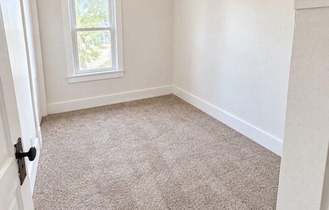 611 - 611 1/2 Bergen Ave
