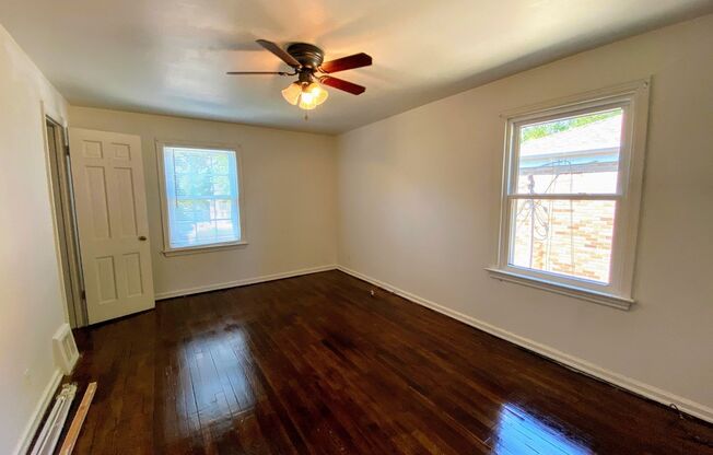 853-855 Ballard SE