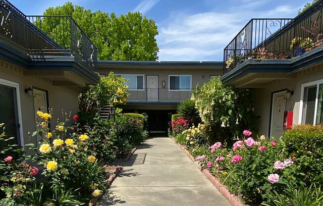 Colonial House Apartments San Jose 1560 San Tomas Aquino Road  San Jose, CA 95130