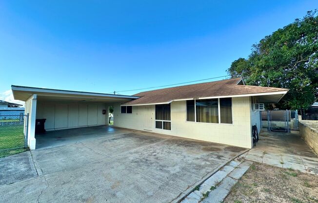 2 Bedroom / 1 Bathroom 800 sq ft cottage in Kahului with enclosed yard!