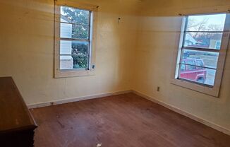 2 beds, 1 bath, $895
