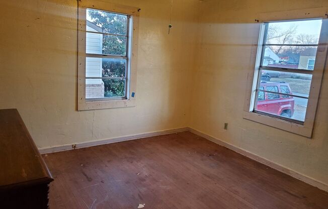 2 beds, 1 bath, $895
