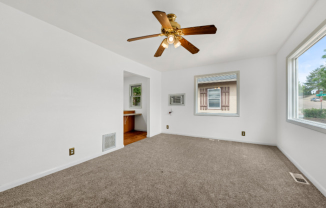 803 W 18 ST
