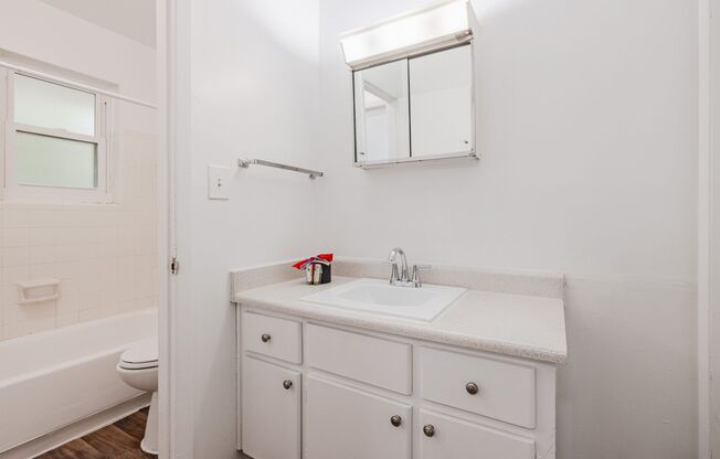 2 beds, 1 bath, 987 sqft, $1,399, Unit 2288-02