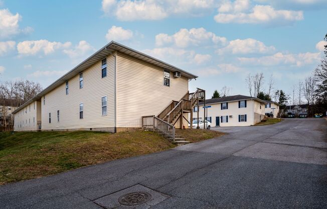 2 beds, 1 bath, 900 sqft, $1,395, Unit 17 Morgan Ct