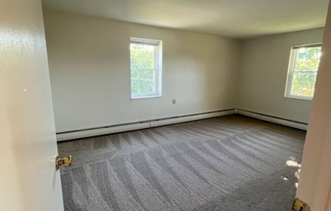 2 beds, 1 bath, 900 sqft, $1,525, Unit 933