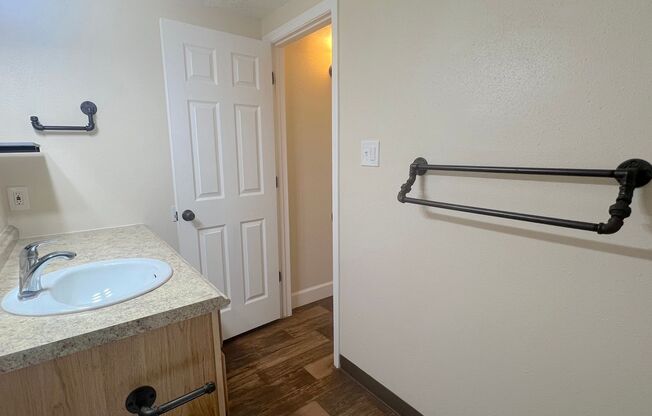 2 beds, 1 bath, 850 sqft, $1,250, Unit 2