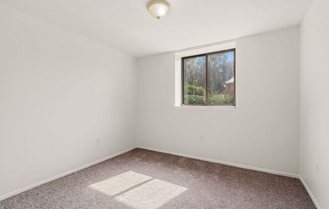 1 bed, 1 bath, 700 sqft, $799, Unit #107