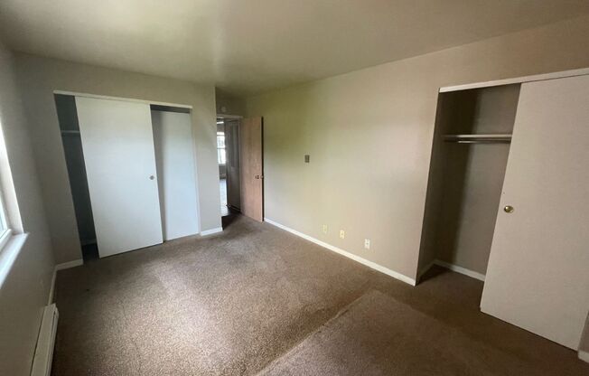 2 beds, 1 bath, 725 sqft, $1,300, Unit 1190-18