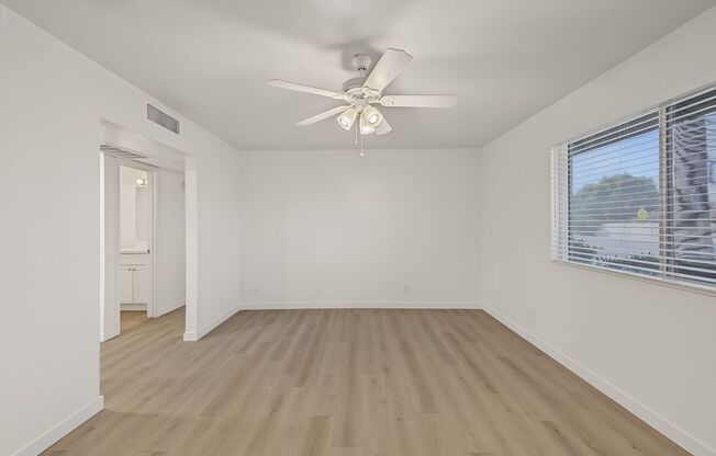2 beds, 1 bath, 935 sqft, $1,599, Unit 01