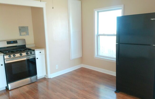 2 beds, 1 bath, $1,275