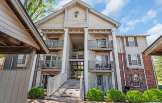700 RIDGESIDE DR