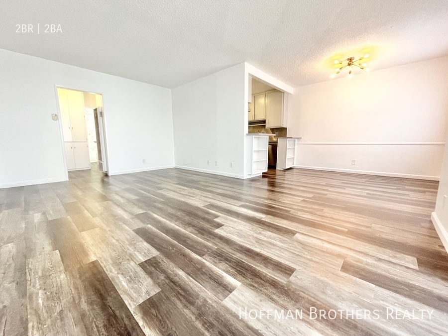 1035 N HARPER AVE