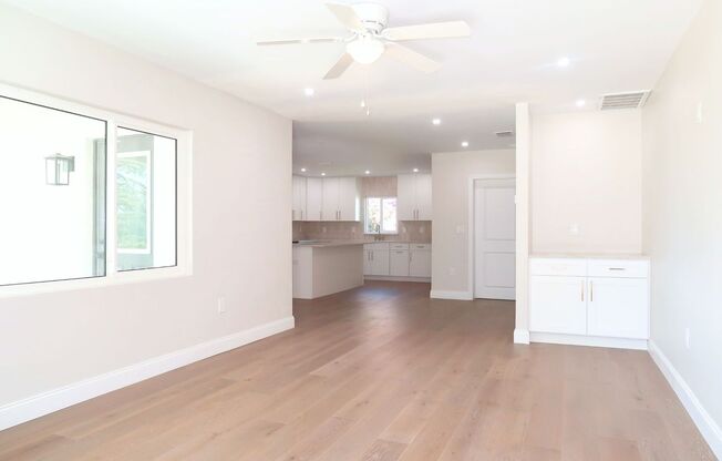 4019 W Lemon St Tampa, Fl MOVE IN SPECIAL!! Waived $350 Cleaning Fee!!!!!