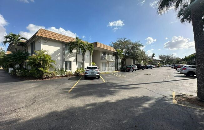 2 beds, 2 baths, 920 sqft, $1,245, Unit Unit # 607