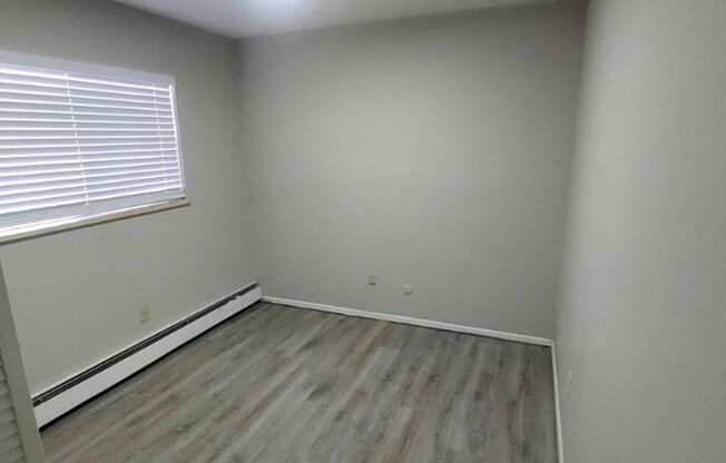 2 beds, 1 bath, $1,195, Unit # 4