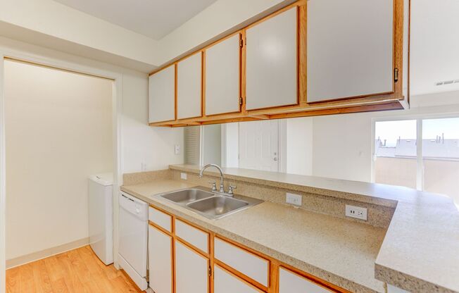 2 beds, 1 bath, 824 sqft, $1,775, Unit 13-306