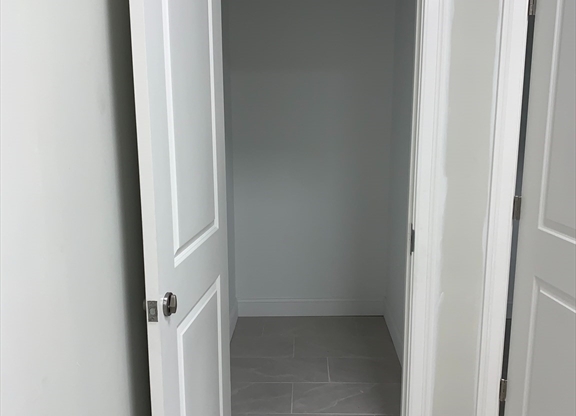Studio, 1 bath, $1,600, Unit 306