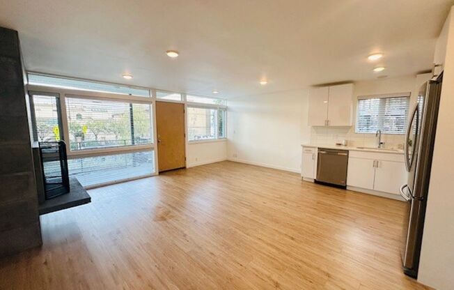 2 beds, 1 bath, 720 sqft, $2,400, Unit 1