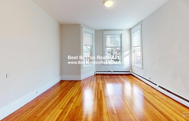 16 R WARREN AVE