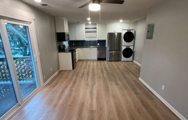 Modern 2-Bedroom Apartment with Washer & Dryer!