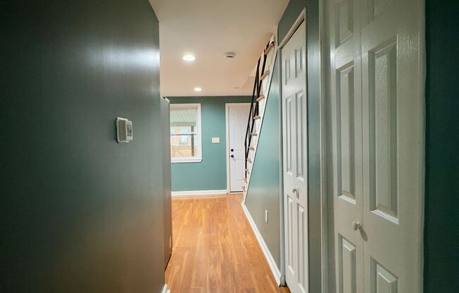 Charming 2 Bedroom/1 Bathroom Townhome in Dundalk, MD!