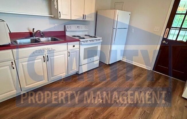 2 beds, 1 bath, $1,300