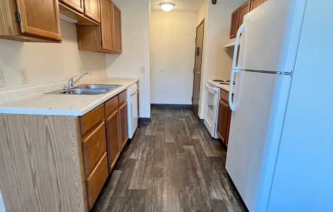 2 beds, 1 bath, 946 sqft, $725, Unit 8