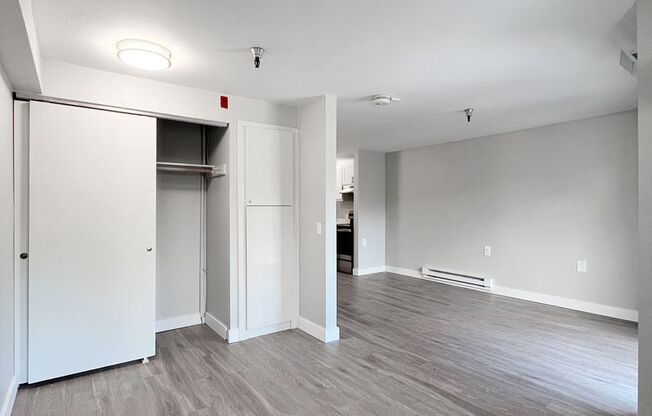 Studio, 1 bath, 480 sqft, $1,295, Unit 216