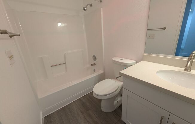 1 bed, 1 bath, 590 sqft, $1,395, Unit 122