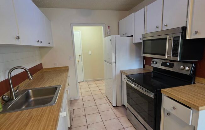 ADORABLE CENTRALLY LOCATED CONDO