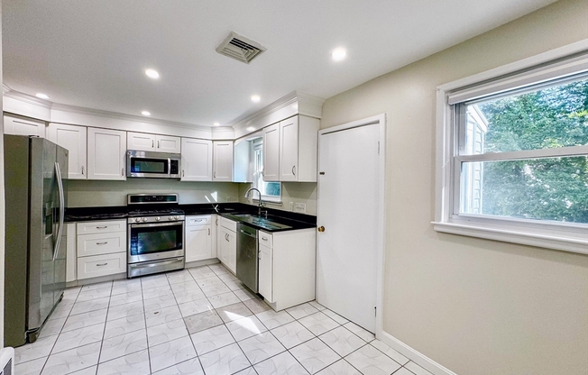 92 WOODCLIFF RD