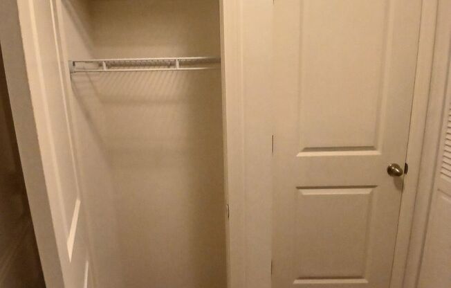 2 beds, 1 bath, 800 sqft, $1,095, Unit 190103