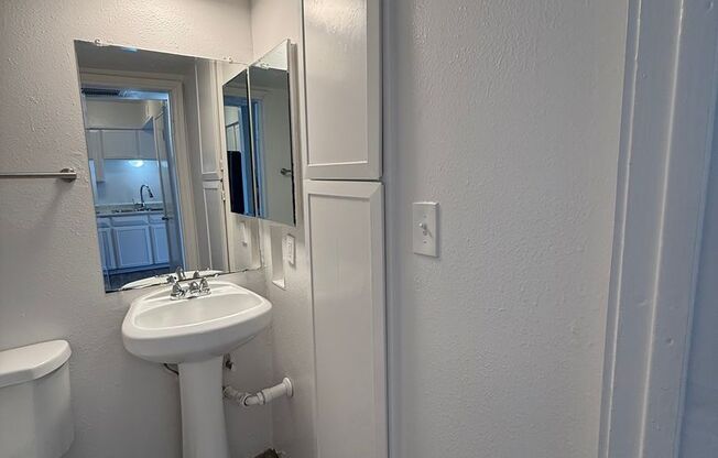 1 bed, 1 bath, 627 sqft, $800, Unit 221